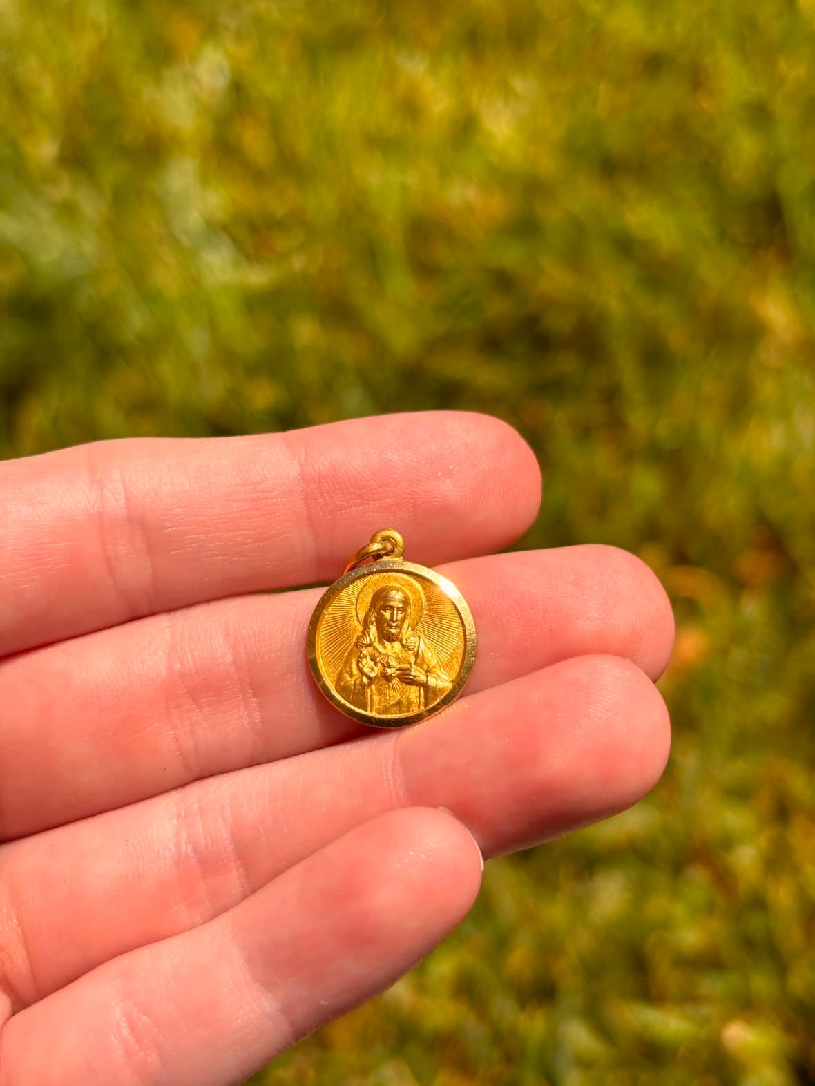 18K Gold Sacred Heart Pendant