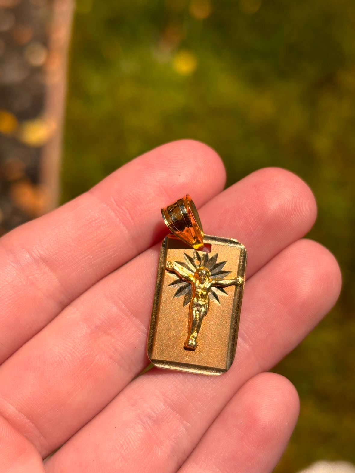 14K Gold Vintage Crucifix Pendant